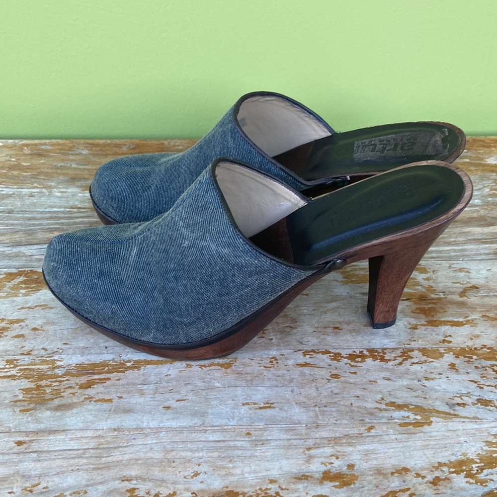 Arturo Chiang fabric clogs